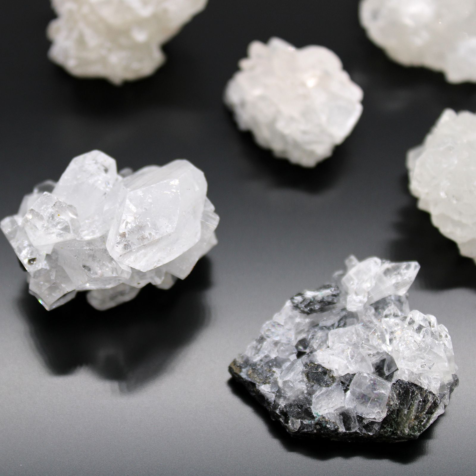 White Apophyllite Clusters 20-30mm - Image 8
