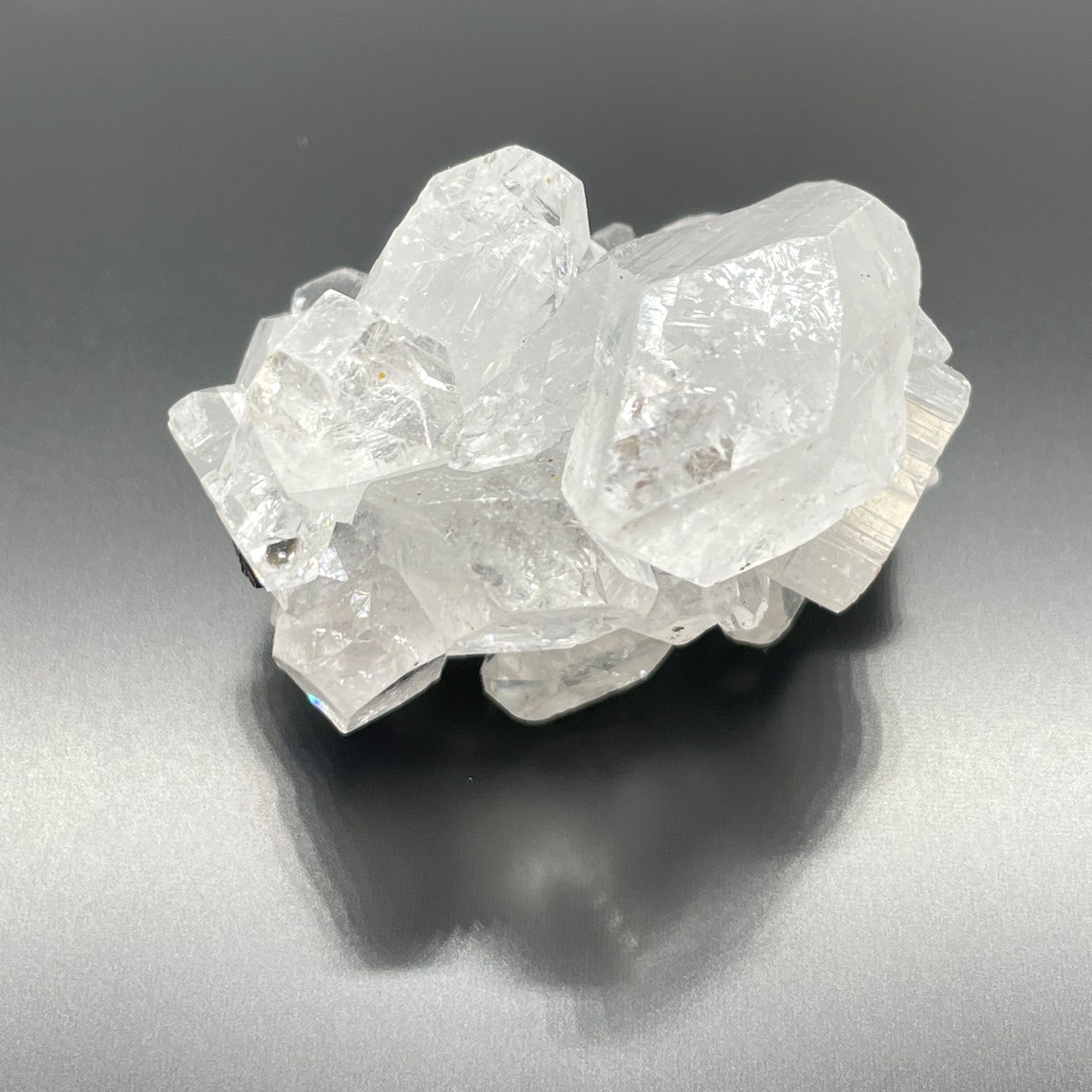 White Apophyllite Clusters 20-30mm - Image 5