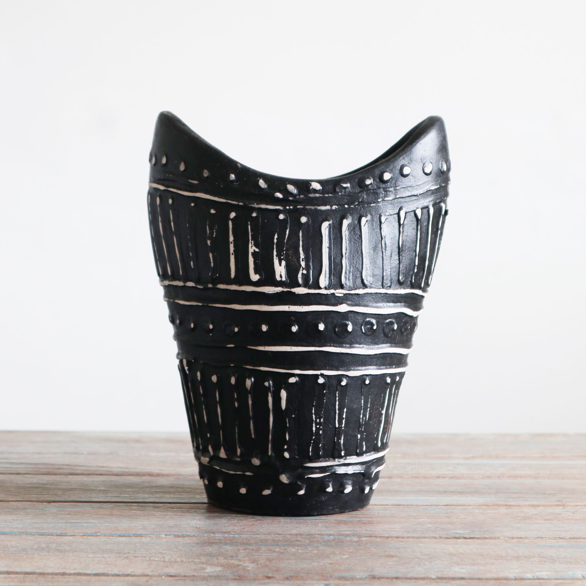 Swirls Shaped Vase - Chocolate - Image 4